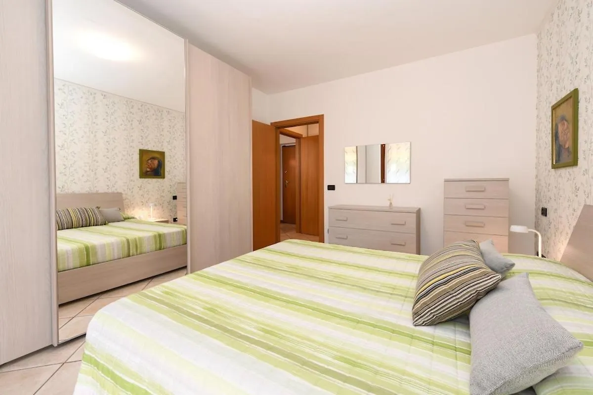 Garda Tulipano Tranquillo Bilocale Con Piscina E Terrazza Apartment Desenzano del Garda Italy