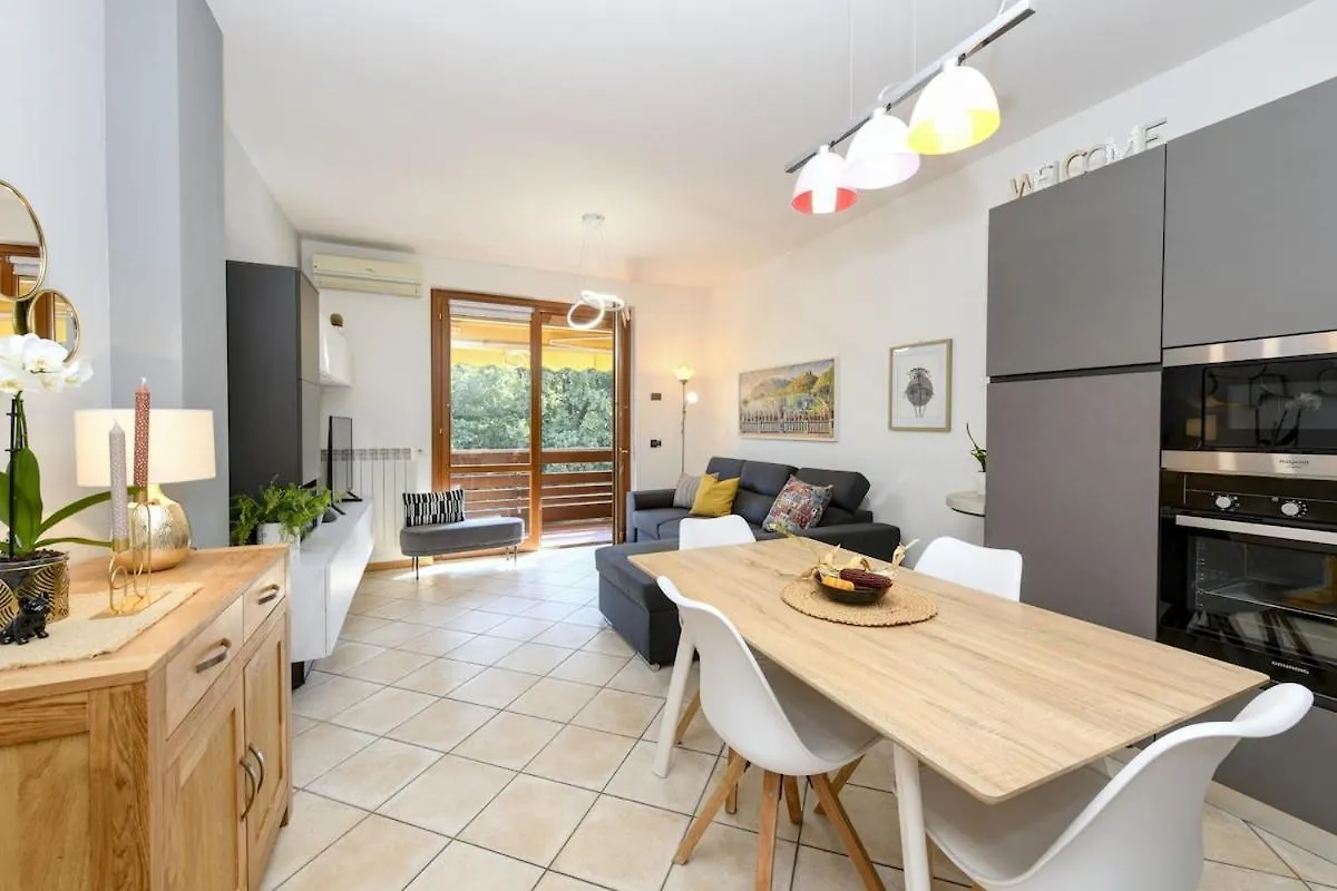 Garda Tulipano Tranquillo Bilocale Con Piscina E Terrazza Apartment Desenzano del Garda 0*,  Italy