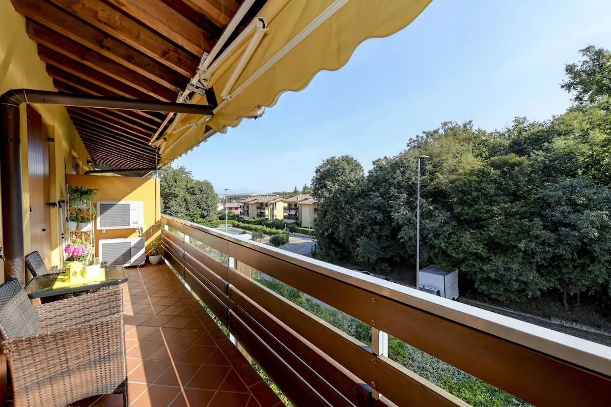 Garda Tulipano Tranquillo Bilocale Con Piscina E Terrazza Apartment Desenzano del Garda Italy